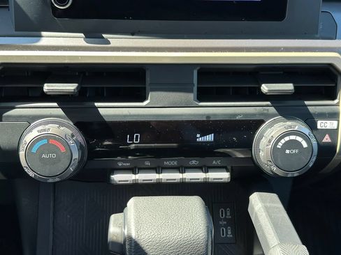 Used 2025 Toyota Tacoma TRD Off-Road AWD/4WD image 29