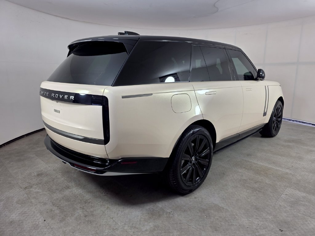 Used 2025 Land Rover Range Rover SE AWD/4WD image 6