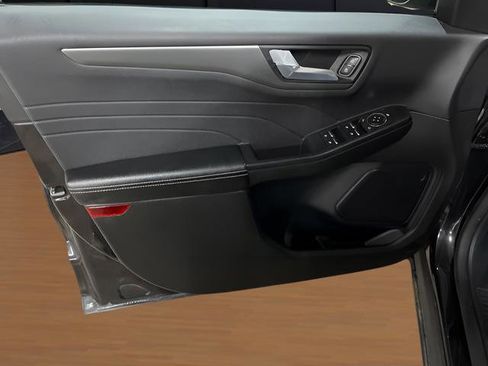 Used 2024 Ford Escape SE image 10