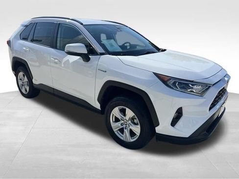 Used 2021 Toyota RAV4 XLE AWD/4WD image 12