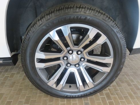 Used 2018 GMC Yukon XL Denali w/ Denali Ultimate Package AWD/4WD image 8
