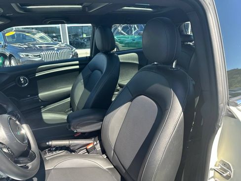 Used 2020 MINI Cooper 2-Door Hardtop FWD image 12