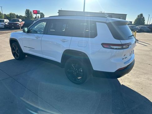 Used 2023 Jeep Grand Cherokee L Limited w/ Black Appearance Package AWD/4WD image 40