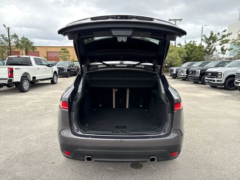 Used 2017 Jaguar F-PACE Premium image 27