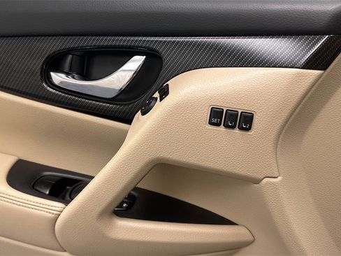 Certified 2019 Nissan Rogue SL w/ Premium Package image 17