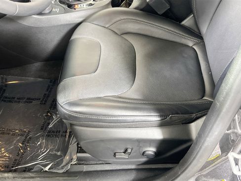 Used 2022 Jeep Cherokee Limited image 18