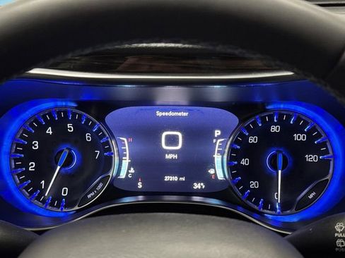 Used 2023 Chrysler Pacifica Limited w/ Uconnect Theater Family Group image 21