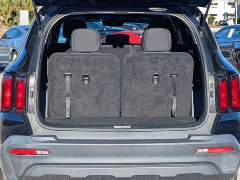 Used 2023 Kia Sorento LX image 8