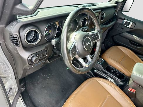 Used 2022 Jeep Wrangler Unlimited Sahara w/ Cold Weather Group AWD/4WD image 10