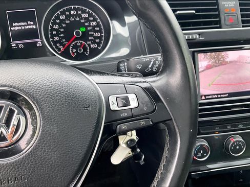 Used 2019 Volkswagen Golf S FWD image 24