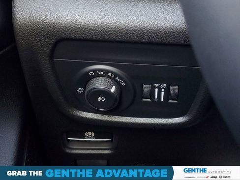 Certified 2024 Jeep Grand Cherokee Limited AWD/4WD image 15