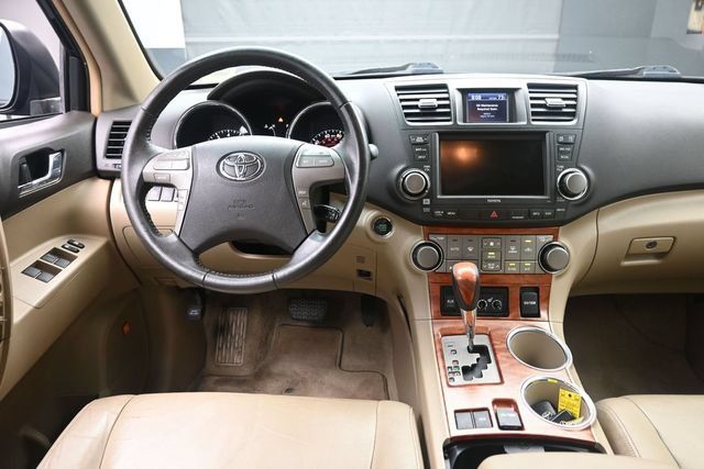 Used 2009 Toyota Highlander Limited w/ Extra Value Pkg 8 FWD image 9