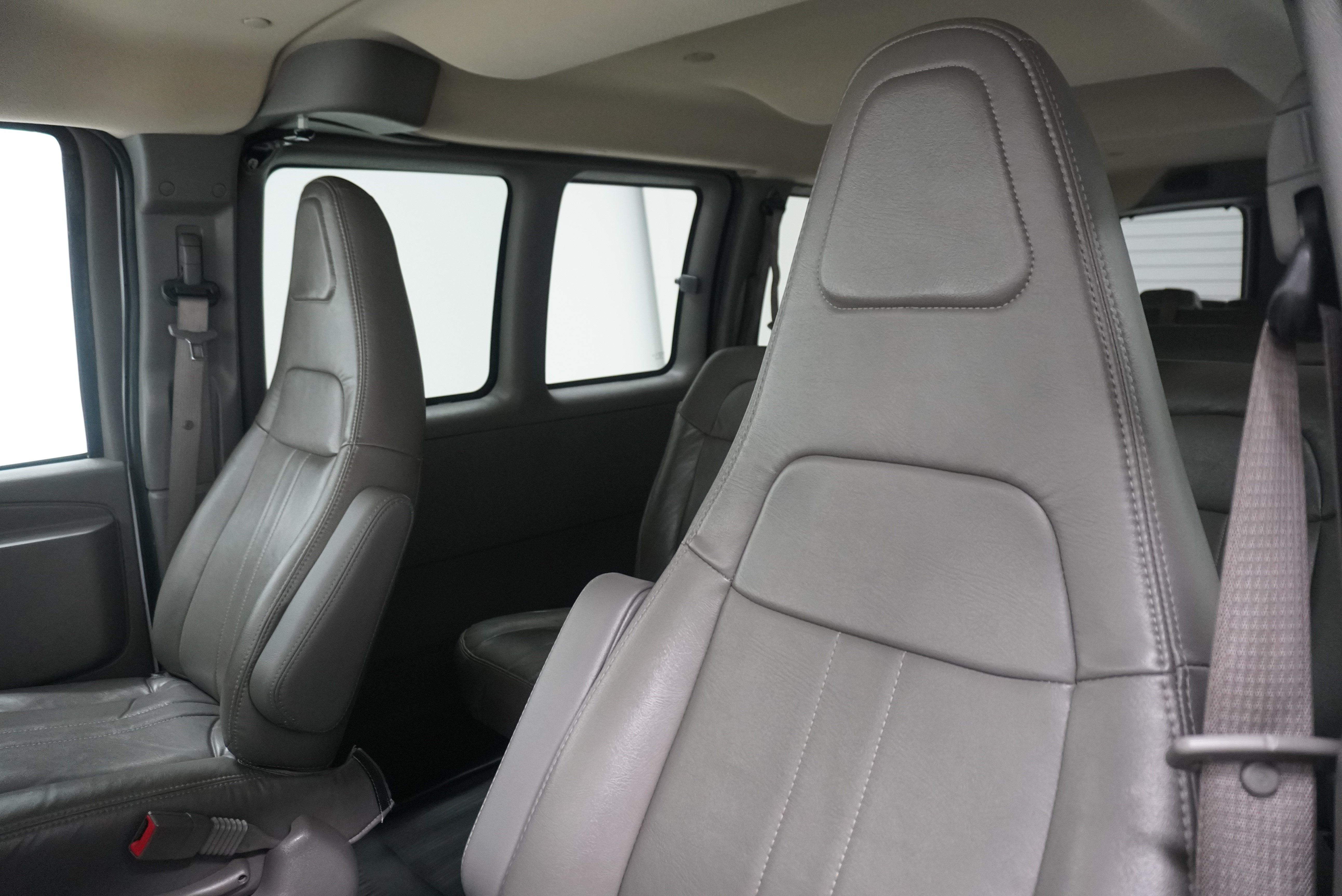Used 2022 Chevrolet Express 3500 LS RWD image 8