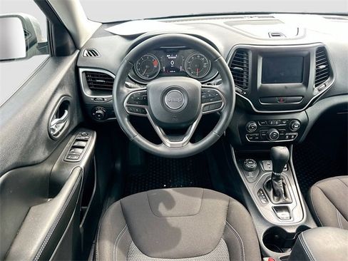 Used 2019 Jeep Cherokee Latitude w/ Cold Weather Group image 20