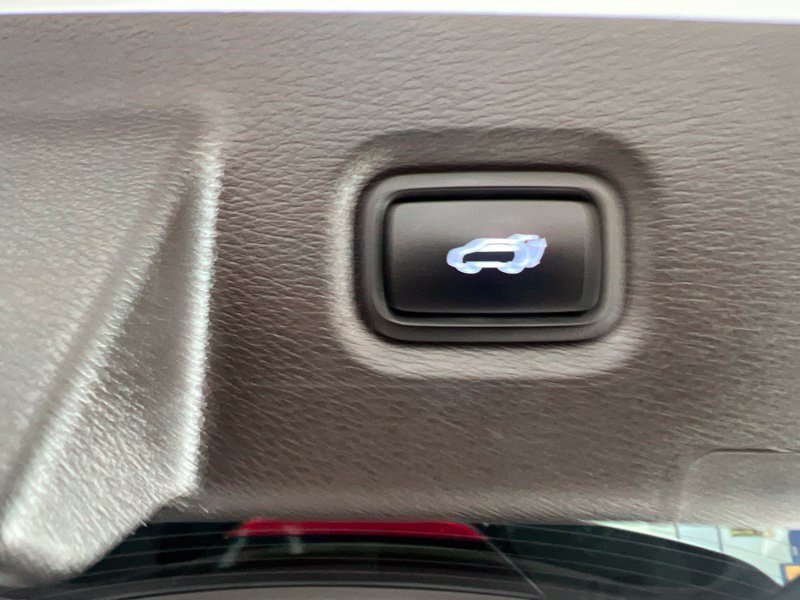 Used 2020 Hyundai Santa Fe Limited AWD/4WD image 9