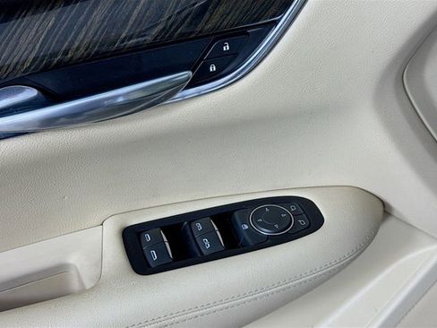 Used 2018 Cadillac XT5 Base image 19