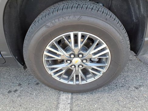 Used 2025 Chevrolet Traverse LT image 6