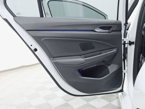 Used 2022 Volkswagen Golf R image 31