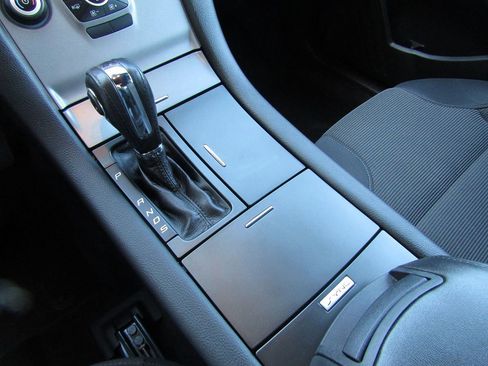 Used 2017 Ford Taurus SEL image 15