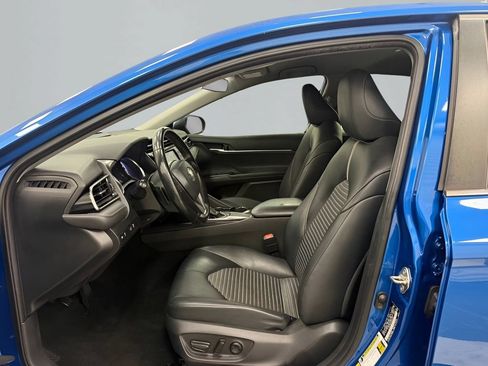 Used 2019 Toyota Camry SE FWD image 12