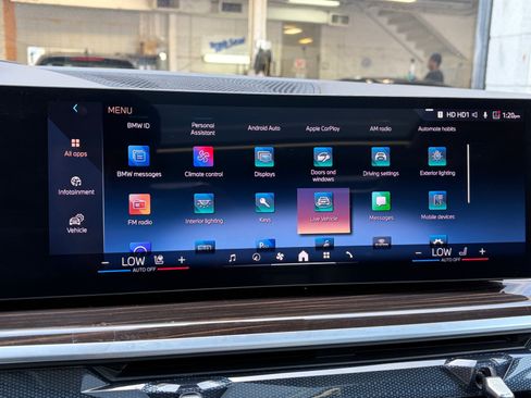 Used 2026 BMW X7 xDrive40i AWD/4WD image 18