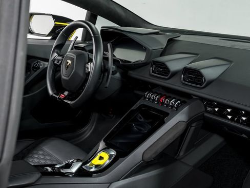 Used 2022 Lamborghini Huracan EVO AWD/4WD image 32