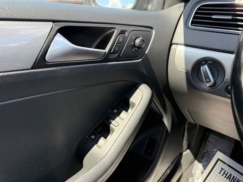 Used 2018 Volkswagen Jetta SE image 25