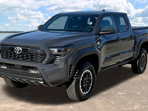 Used 2025 Toyota Tacoma TRD Off-Road AWD/4WD image 4