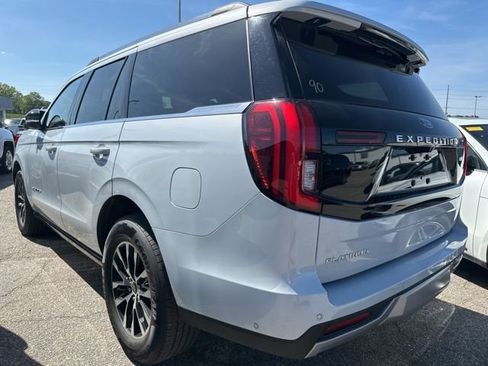 Used 2025 Ford Expedition Platinum image 4