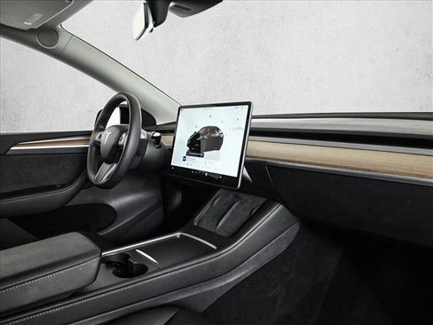 Used 2022 Tesla Model Y Performance image 23