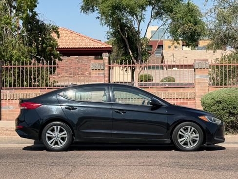 Used 2017 Hyundai Elantra SE FWD image 9