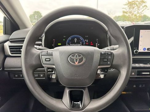 Used 2025 Toyota Camry LE FWD image 22