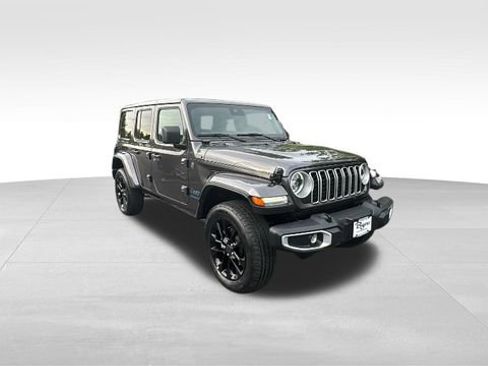 Used 2025 Jeep Wrangler Unlimited Sahara w/ Safety Group AWD/4WD image 32