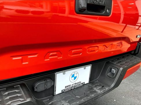 Used 2018 Toyota Tacoma TRD Sport image 9