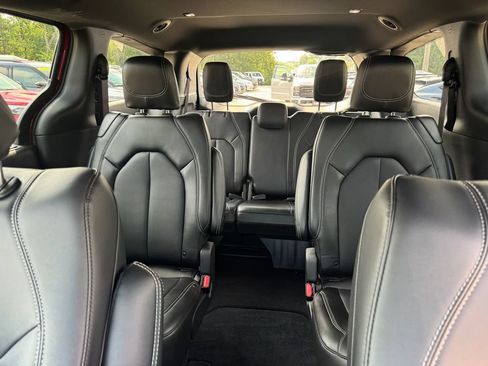 Used 2025 Chrysler Pacifica Select AWD/4WD image 20