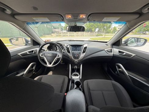 Used 2017 Hyundai Veloster FWD image 12