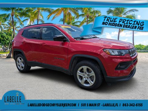 Used 2023 Jeep Compass Latitude AWD/4WD image 1