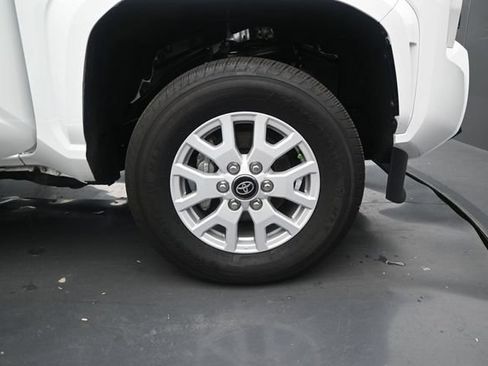 Used 2025 Toyota Tacoma SR5 AWD/4WD image 15