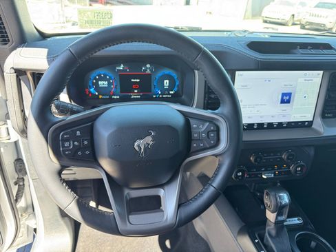 Used 2025 Ford Bronco Outer Banks AWD/4WD image 19