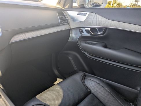 Used 2022 Volvo XC90 T8 Inscription w/ Advanced Package image 17