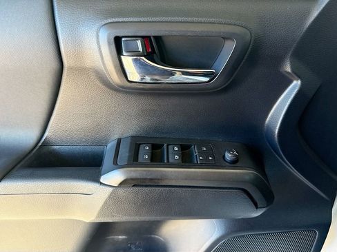 Used 2020 Toyota Tacoma TRD Sport RWD image 19
