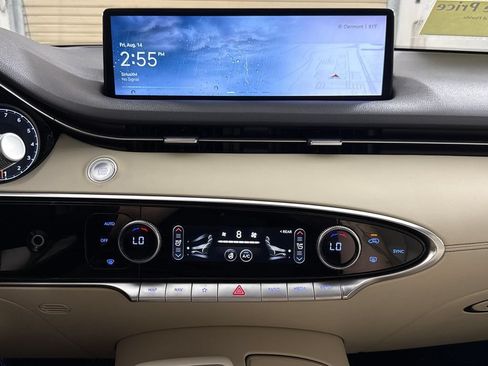 Certified 2023 Genesis GV70 2.5T w/ Select Package AWD/4WD image 21