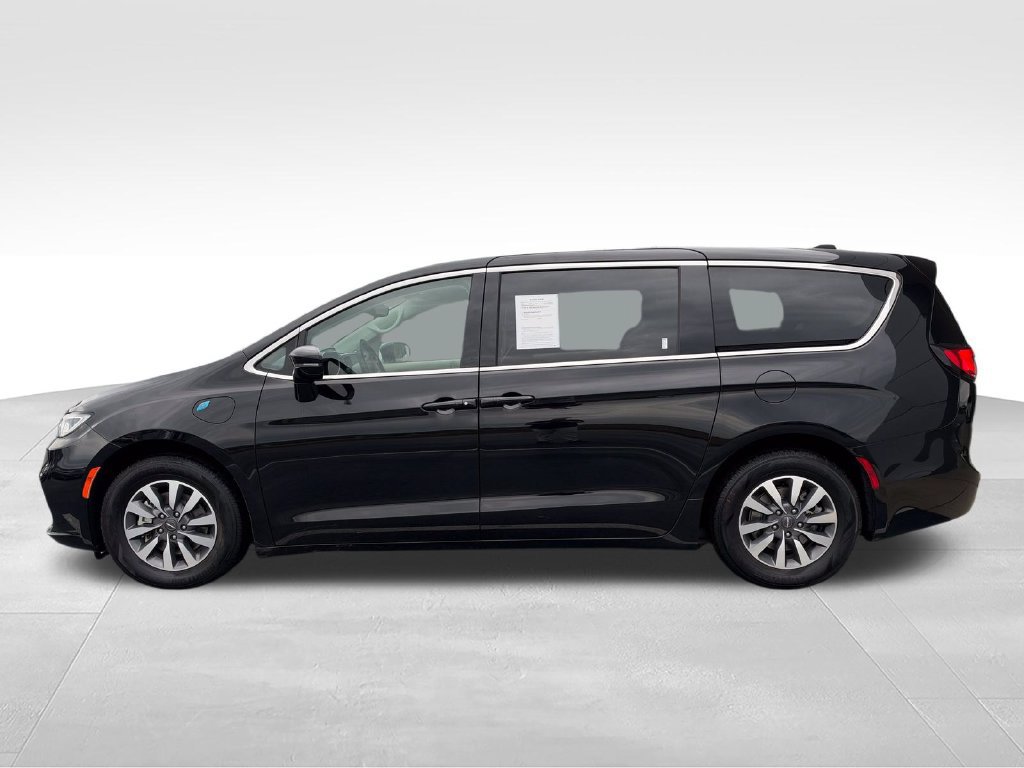 Used 2024 Chrysler Pacifica Limited FWD image 2