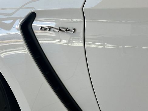Used 2019 Ford Mustang Shelby GT350 w/ Technology Package image 23