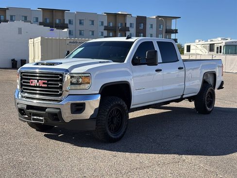 Used 2018 GMC Sierra 2500 4x4 Crew Cab image 2