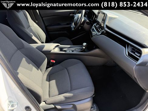 Used 2018 Toyota C-HR XLE image 29