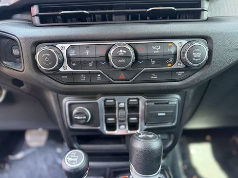 Used 2026 Jeep Wrangler Unlimited Sport AWD/4WD image 19