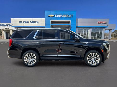 Used 2022 GMC Yukon Denali w/ Denali Premium Package image 6
