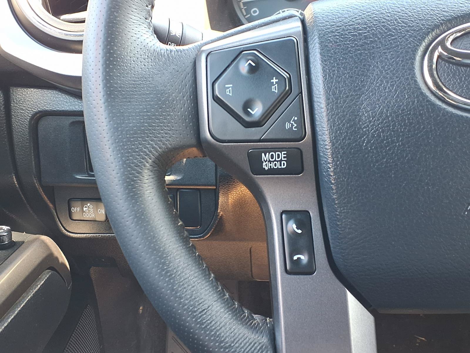 Used 2019 Toyota Tacoma TRD Sport AWD/4WD image 18