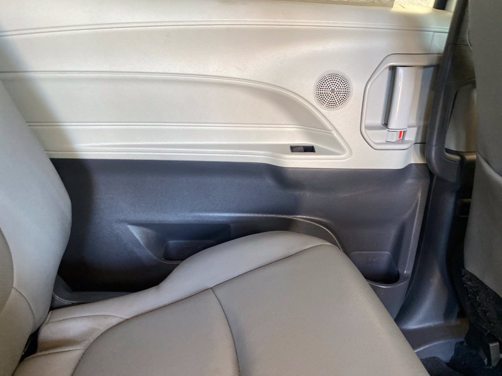 Used 2023 Toyota Sienna XLE FWD image 31